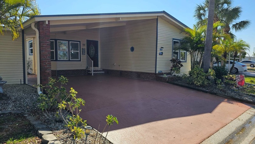 This incredible showcase home built in 1987, and perfectly - Beach Home for sale in Ruskin, Florida on Beachhouse.com
