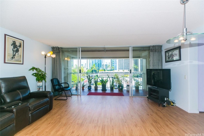 Desirable location, well-managed building! Nice and cool unit! - Beach Condo for sale in Honolulu, Hawaii on Beachhouse.com