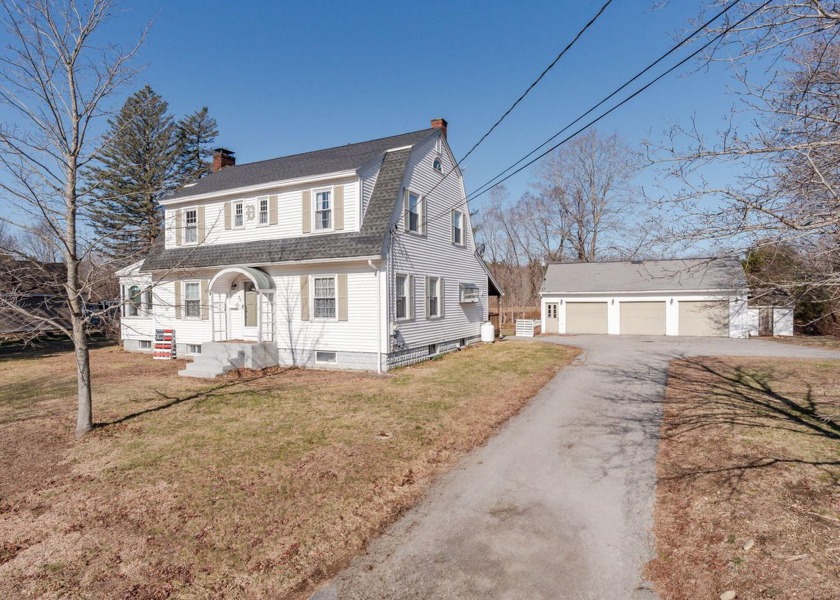 This sun-filled  3BR 3BA Dutch Colonial boasts a fabulous - Beach Home for sale in Saco, Maine on Beachhouse.com