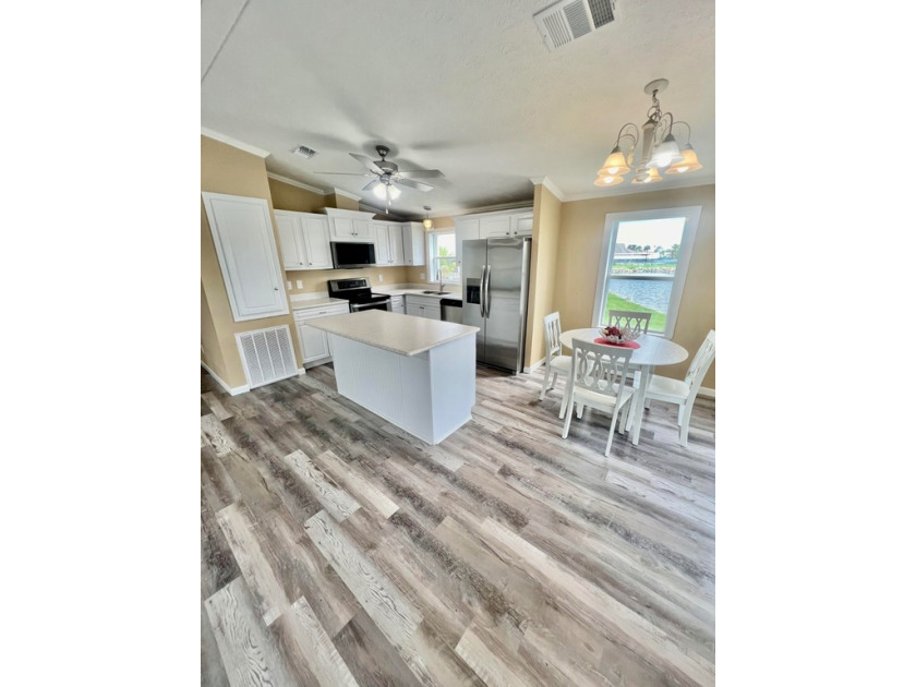 Special Buyer Incentive** Purchase this dream beach cottage and - Beach Home for sale in Fort Myers Beach, Florida on Beachhouse.com