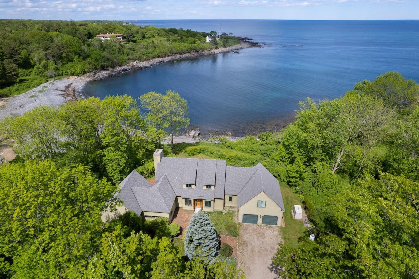 Exceptional Seaside offering.  18 Lock Lane consists of over 9 - Beach Home for sale in York, Maine on Beachhouse.com