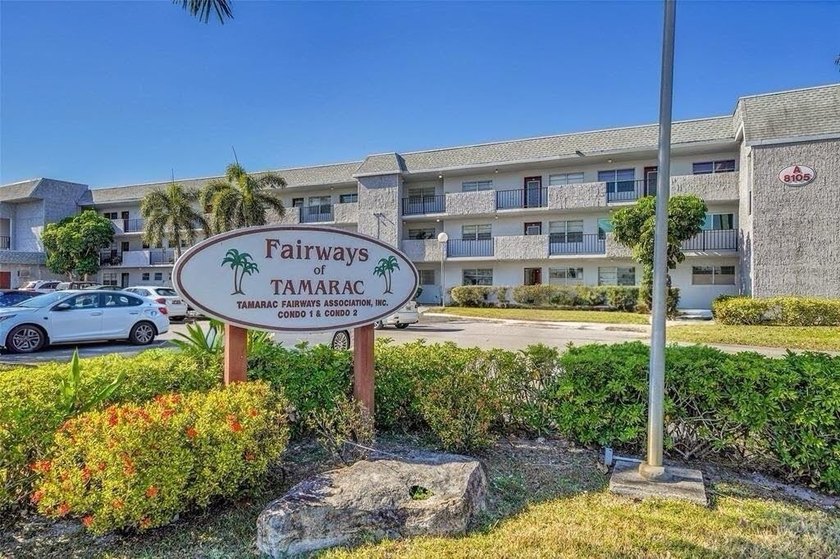 Well maintained 1/1.5 condo with stunning golf course and water - Beach Condo for sale in Tamarac, Florida on Beachhouse.com