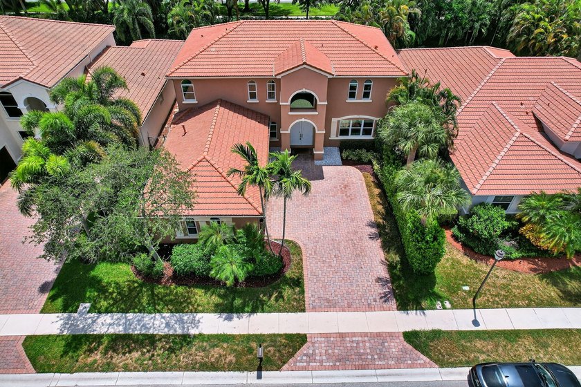 Welcome to Paradise! You CAN Have It ALL! Your very desirable - Beach Home for sale in Palm Beach Gardens, Florida on Beachhouse.com
