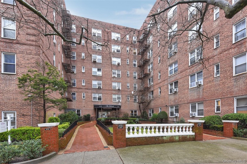 Welcome to this bright and inviting 2 bedroom, 2 bath apartment - Beach Home for sale in Forest Hills, New York on Beachhouse.com