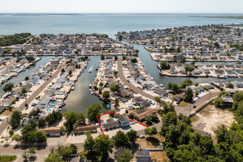 Just what you've been waiting for! Bright and Open 4 Bedroom 2.5 - Beach Home for sale in Barnegat, New Jersey on Beachhouse.com