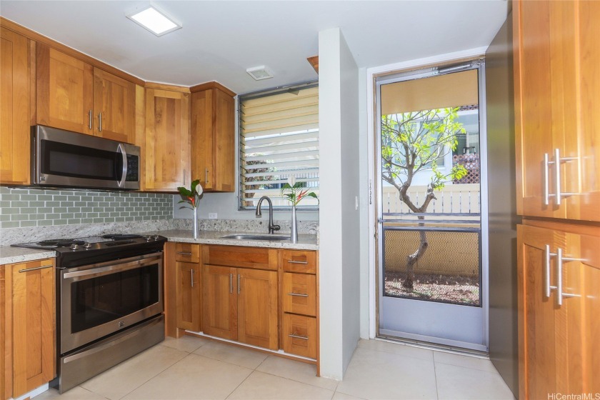 Ready-to-move-in 2-bedrooms, 1 bathroom with 1 assigned parking - Beach Condo for sale in Honolulu, Hawaii on Beachhouse.com