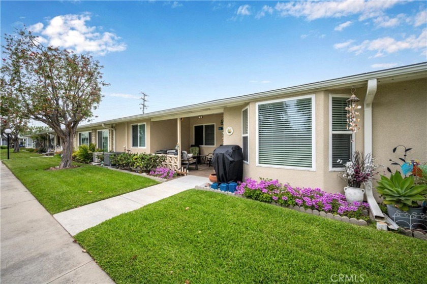 BEAUTIFUL GREENBELT LOCATION!  Remodeled 2 bedroom, 1 bath unit - Beach Other for sale in Seal Beach, California on Beachhouse.com