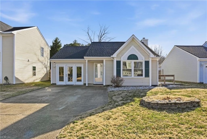 Located on the edge of Greenbrier and Virginia Beach, this 3 - Beach Home for sale in Chesapeake, Virginia on Beachhouse.com