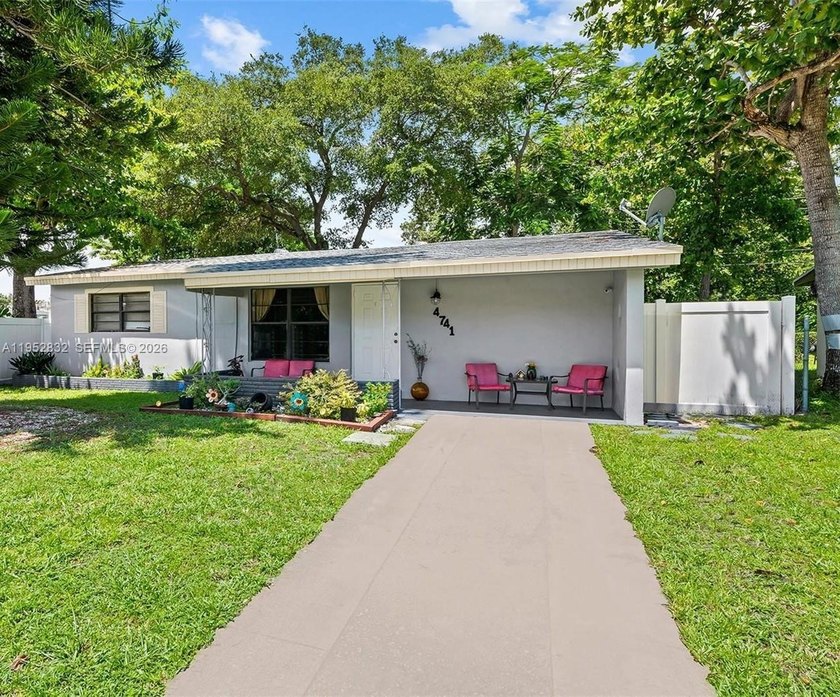 Remodeled, updated 3/2 single-family home, huge fenced in back - Beach Home for sale in Dania, Florida on Beachhouse.com