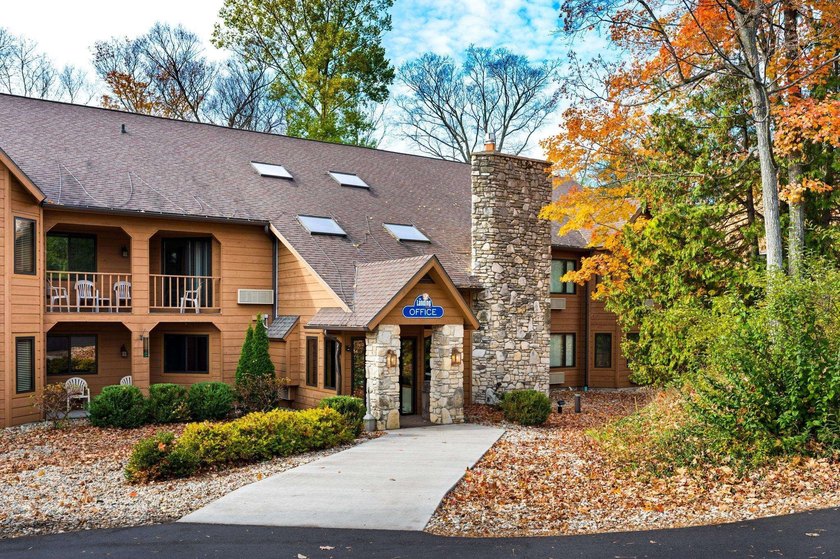 First Floor Spinnaker Unit - Open concept living area with a - Beach Condo for sale in Egg Harbor, Wisconsin on Beachhouse.com