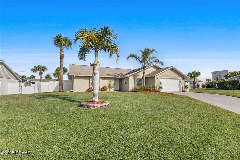 Come see this great 3/2 POOL home WITH DEN/OFFICE that can - Beach Home for sale in Ormond Beach, Florida on Beachhouse.com
