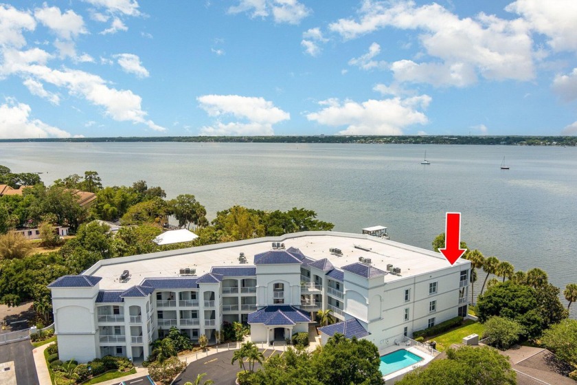 ((( LUXURIOUS RIVERFRONT CONDO IN MERRITT ISLAND! ))) - Beach Condo for sale in Merritt Island, Florida on Beachhouse.com