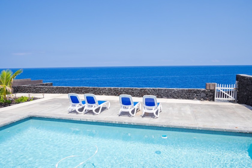This oceanfront, ranch-style home offers relaxed island living - Beach Home for sale in Captain Cook, Hawaii on Beachhouse.com