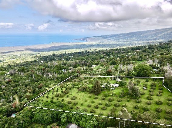 This is a leasehold property. This nearly 10 acre property - Beach Home for sale in Captain Cook, Hawaii on Beachhouse.com