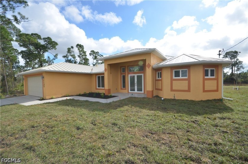 Welcome to your dream home in the heart of Lehigh Acres, FL! - Beach Home for sale in Lehigh Acres, Florida on Beachhouse.com