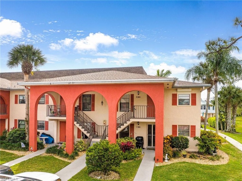 Sought after Fountains II 1st floor end unit! Southern exposure - Beach Condo for sale in Naples, Florida on Beachhouse.com