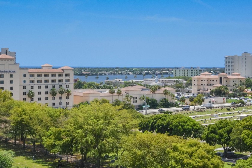 Beautiful unit. Great condition. Downtown WPB premier building - Beach Condo for sale in West Palm Beach, Florida on Beachhouse.com