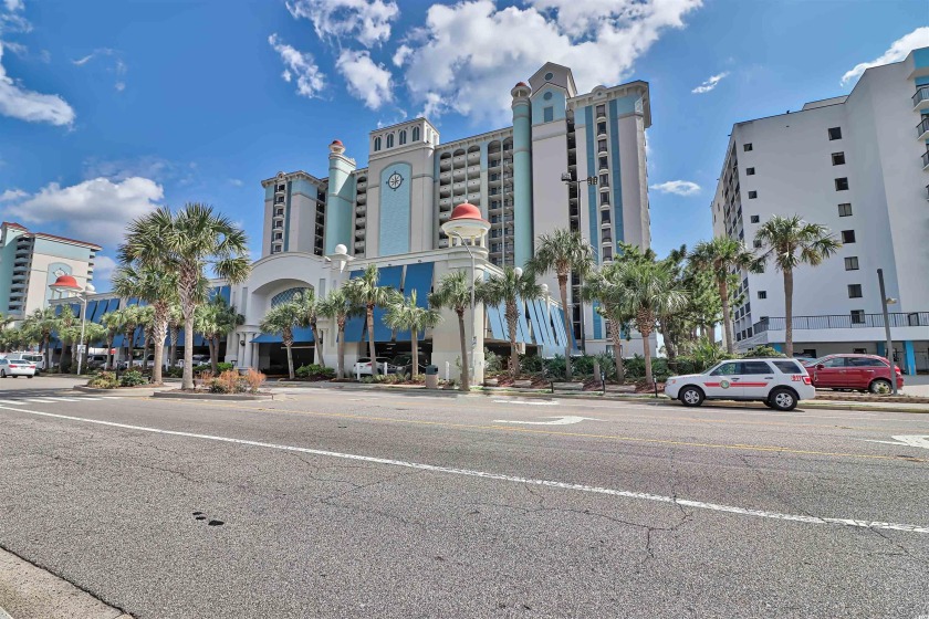 This large studio/efficiency has a king bed, living area with a - Beach Condo for sale in Myrtle Beach, South Carolina on Beachhouse.com