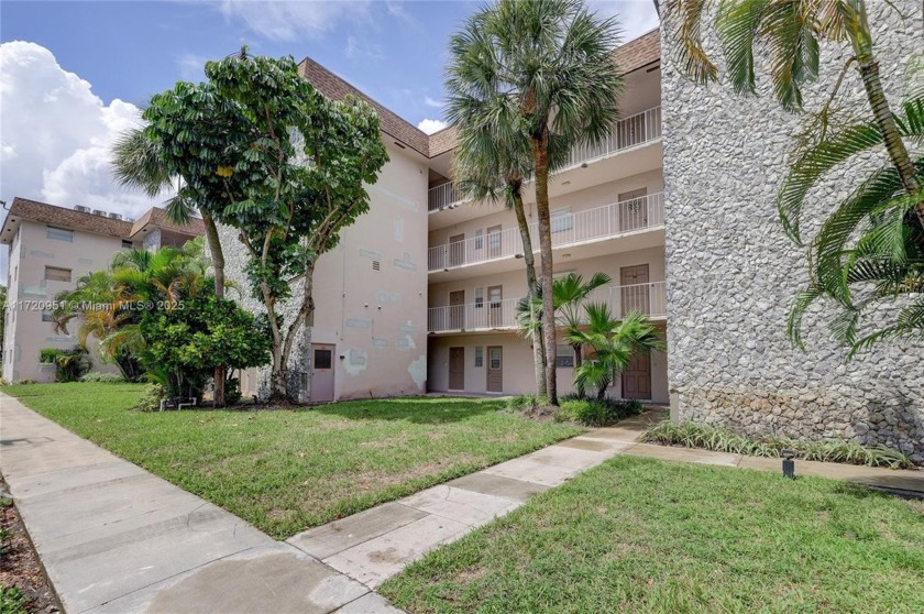 WHAT A DEAL! PAY ASKING PRICE AND OWNER WILL CREDIT THE BUYER - Beach Condo for sale in Davie, Florida on Beachhouse.com