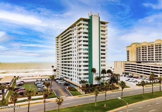 This well-maintained 2-bedroom, 2-bath residence features a - Beach Condo for sale in Daytona Beach, Florida on Beachhouse.com