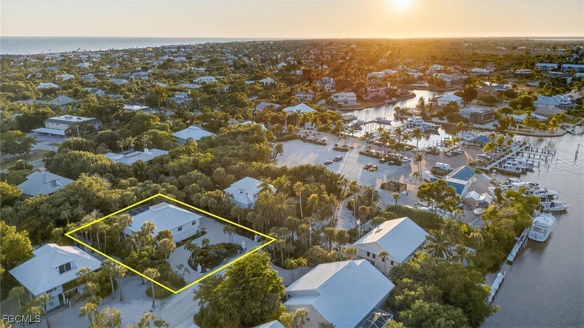 Wonderful *East End* location on a private shell road and just - Beach Home for sale in Sanibel, Florida on Beachhouse.com