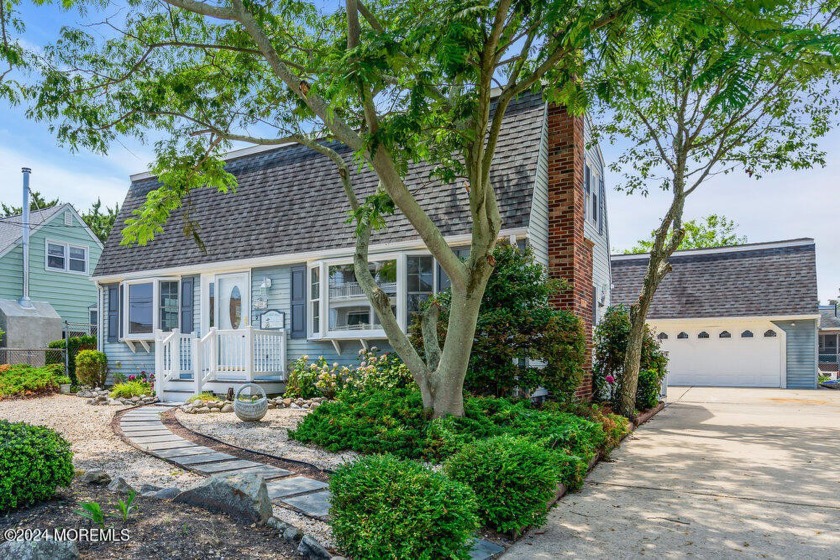 This newly refreshed Cape Cod home offers a perfect beach house - Beach Home for sale in Ship Bottom, New Jersey on Beachhouse.com