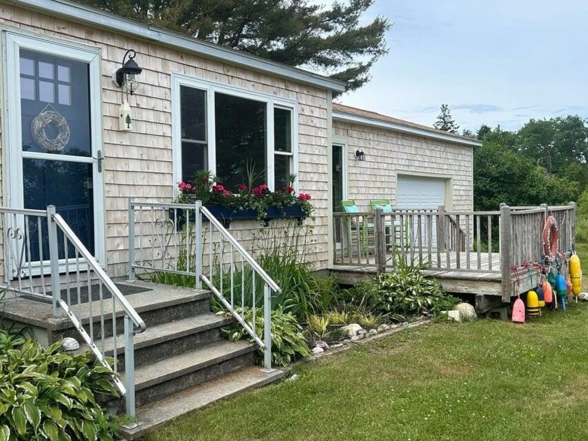 Discover this completely renovated, move-in-ready home in a - Beach Home for sale in South Thomaston, Maine on Beachhouse.com