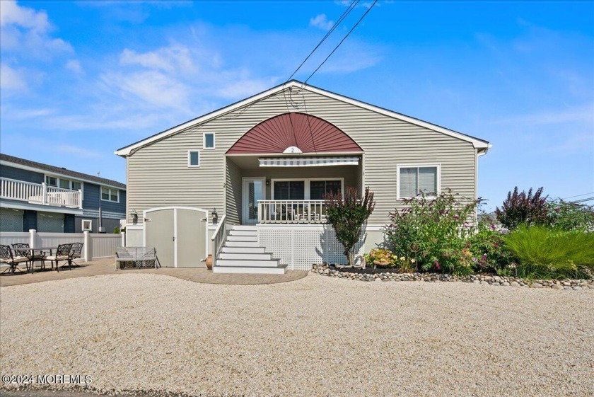 Immaculate three bedroom one-and-a-half bath side-by-side condo - Beach Condo for sale in Harvey Cedars, New Jersey on Beachhouse.com