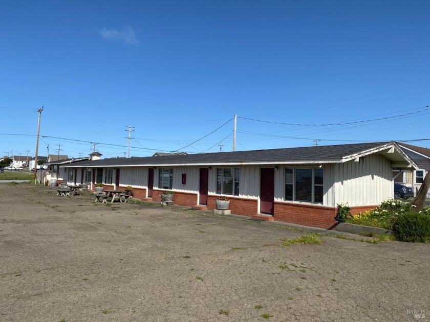 The 7 unit Carine Motel sits on this large 1.17+/- acre lot - Beach Commercial for sale in Fort Bragg, California on Beachhouse.com