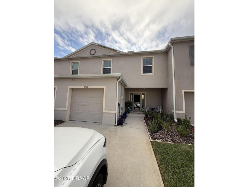 Short Sale Opportunity - Quick Bank Response/Approval! - Beach Townhome/Townhouse for sale in Holly Hill, Florida on Beachhouse.com