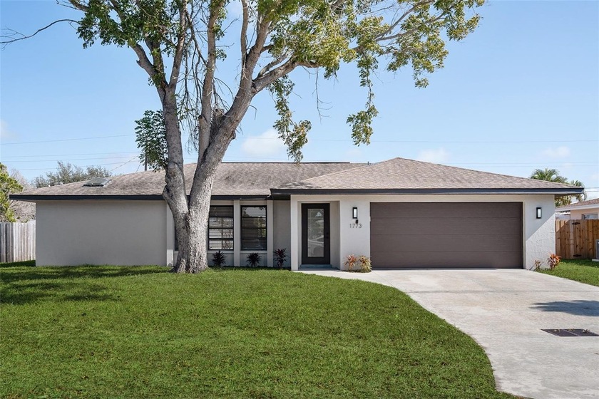 Welcome to this beautifully remodeled, modern 2-bedroom, 2-bath - Beach Home for sale in Venice, Florida on Beachhouse.com