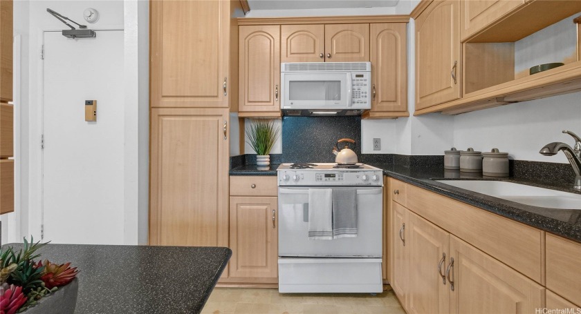 If you're in search of a good home and a great life, look no - Beach Condo for sale in Honolulu, Hawaii on Beachhouse.com