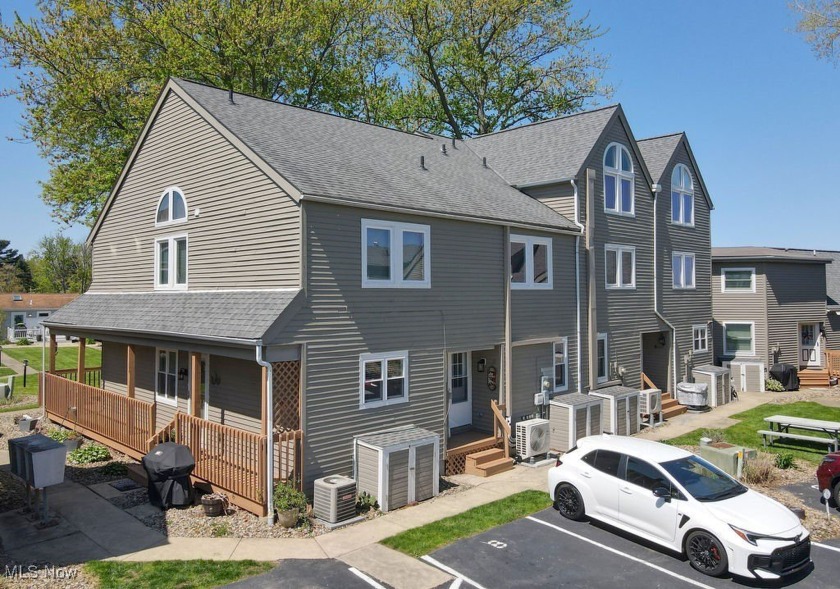 Completely Renovated 2-Bedroom Condo with Lake Erie Views - Beach Condo for sale in Vermilion, Ohio on Beachhouse.com