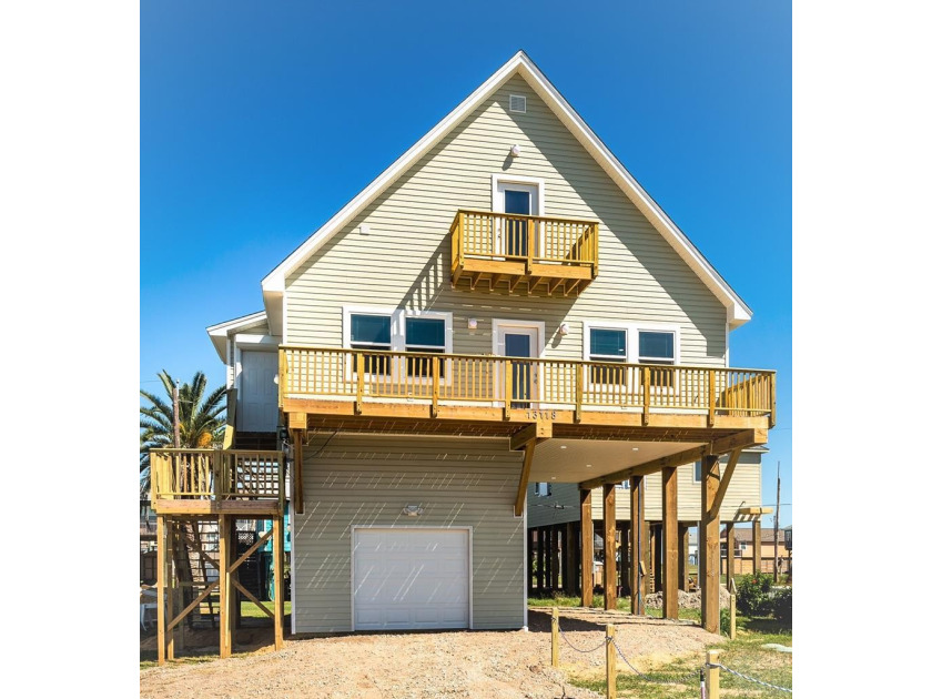 Enjoy the views of the Gulf of Mexico and the Bay with beautiful - Beach Home for sale in Galveston, Texas on Beachhouse.com