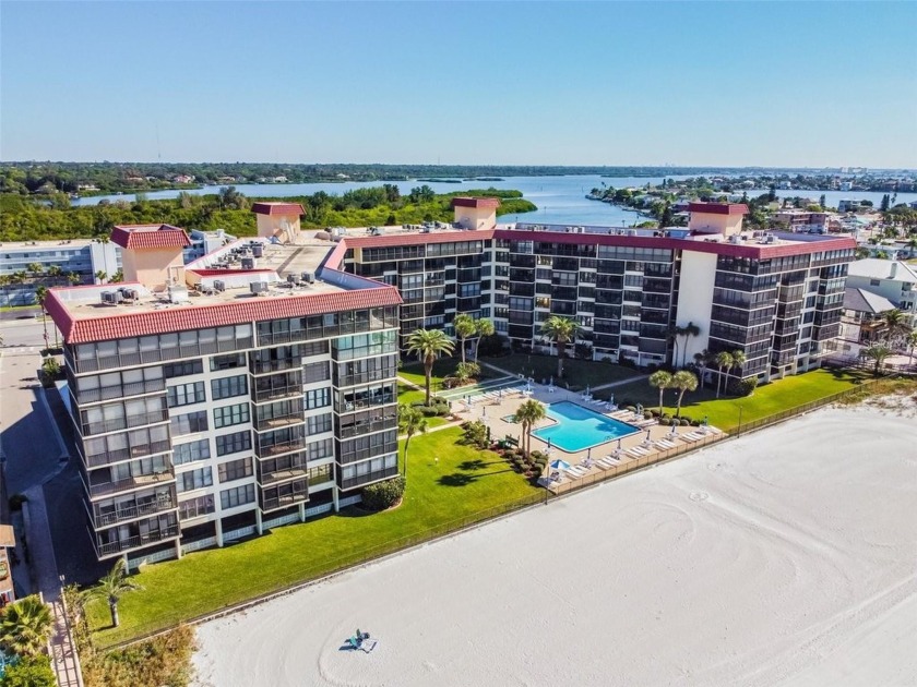 Gorgeous 2 bedroom, 2 bath oceanfront condo ON THE BEACH! This - Beach Condo for sale in Redington Shores, Florida on Beachhouse.com