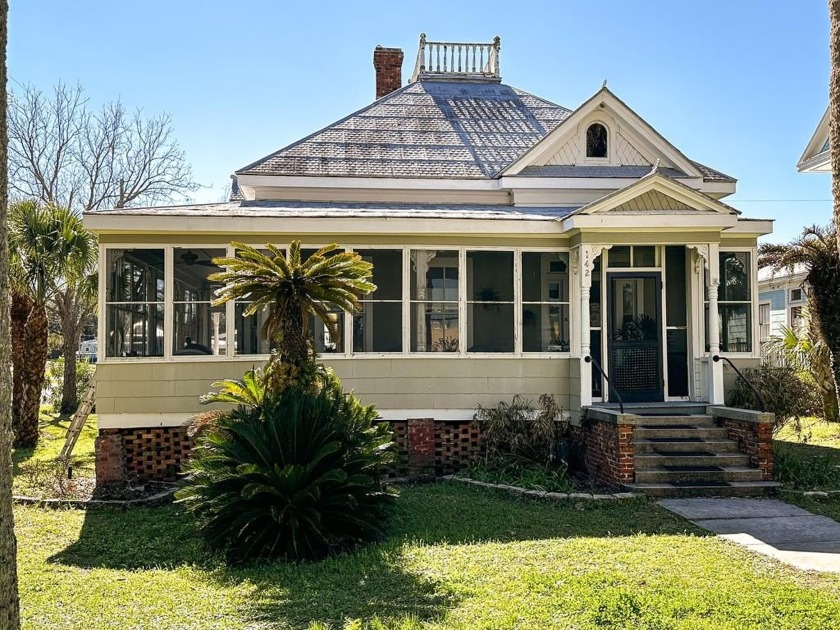 Historic Victorian charmer just two blocks to downtown - Beach Home for sale in Apalachicola, Florida on Beachhouse.com