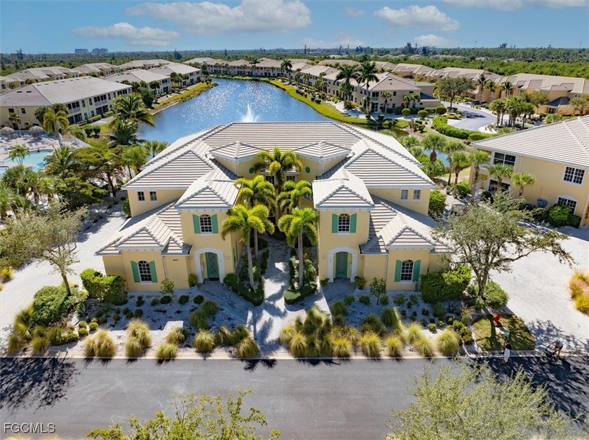 Luxury living at gorgeous gated Lucaya in Ft. Myers!!! So close - Beach Home for sale in Fort Myers, Florida on Beachhouse.com