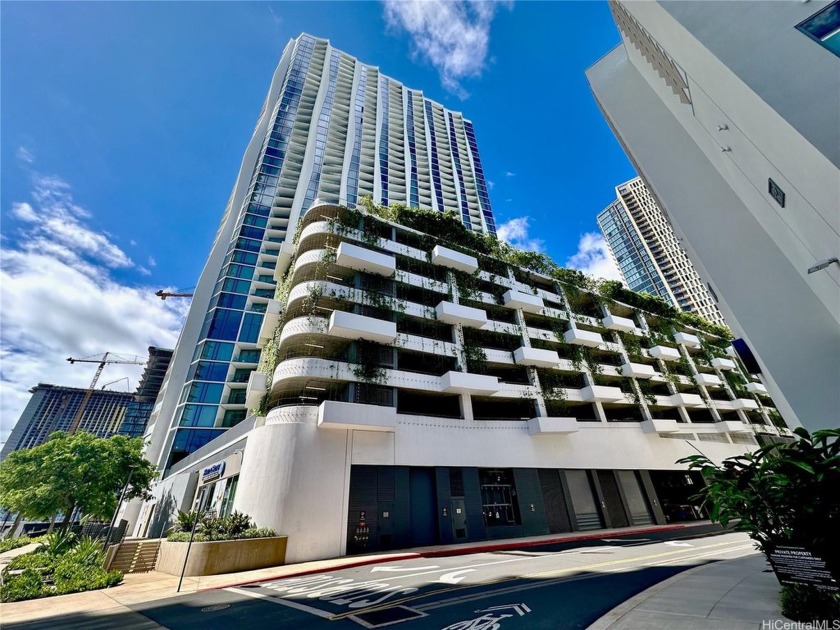 Seldom used high floor unit with views of the airport, ocean - Beach Condo for sale in Honolulu, Hawaii on Beachhouse.com