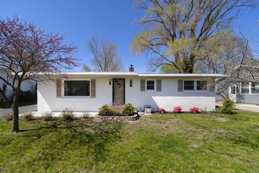 You won't have to travel far for the lake life here- find - Beach Home for sale in Ludington, Michigan on Beachhouse.com