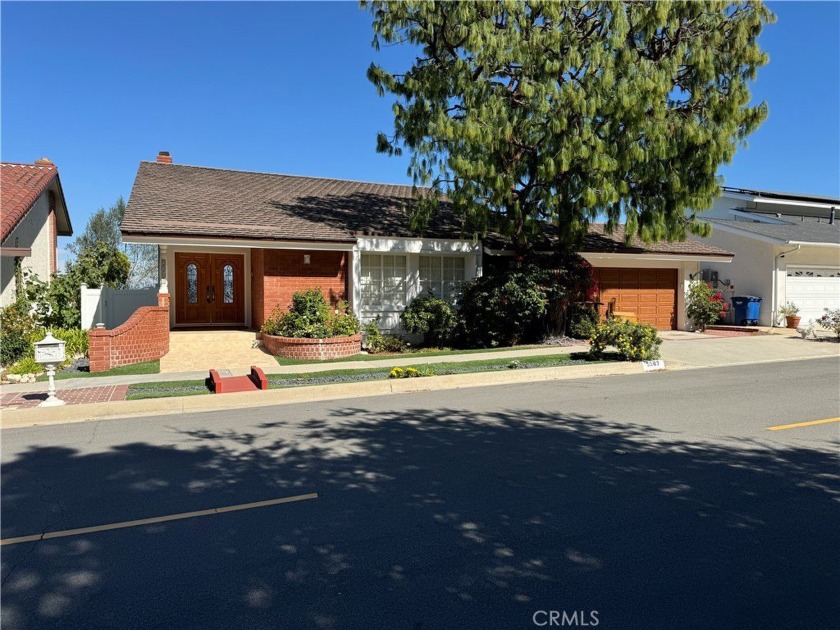 Upon entering this impeccably maintained home, you're greeted by - Beach Home for sale in Rancho Palos Verdes, California on Beachhouse.com