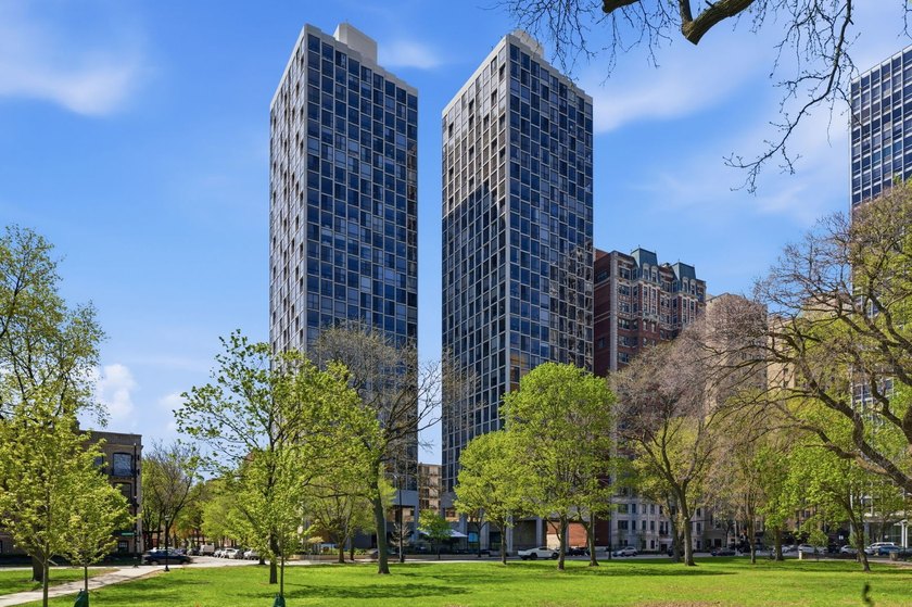 Take in sweeping southwest-facing views of the Chicago skyline - Beach Condo for sale in Chicago, Illinois on Beachhouse.com