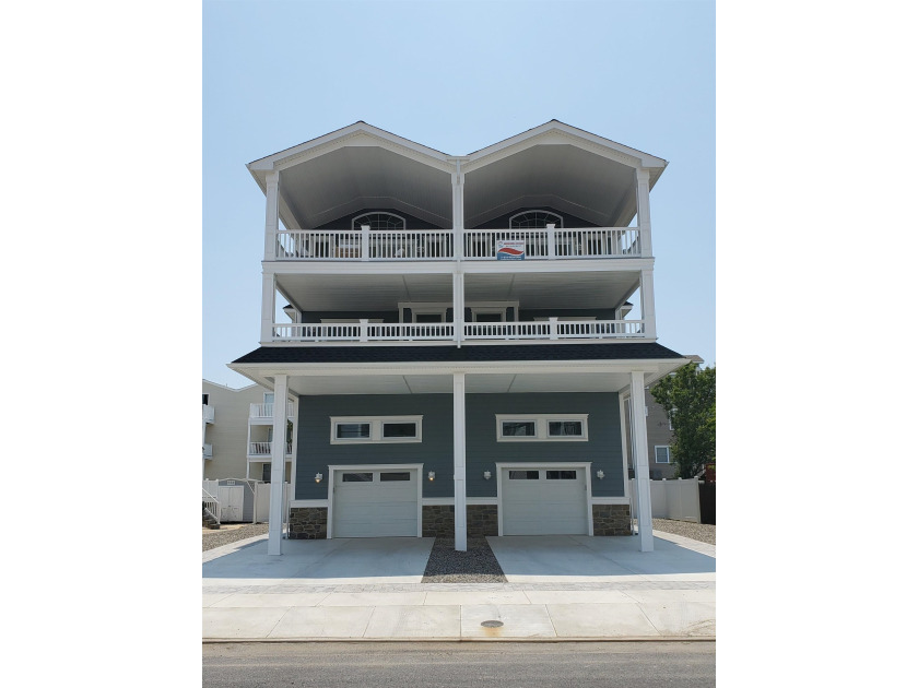 Wow! 65 by 110 ft lot!  Since this new construction is on a - Beach Townhome/Townhouse for sale in Sea Isle City, New Jersey on Beachhouse.com