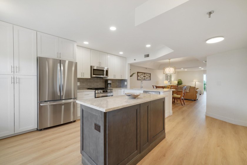 Welcome to this spacious 2-bedroom, 2-bath condo in the - Beach Condo for sale in Boca Raton, Florida on Beachhouse.com