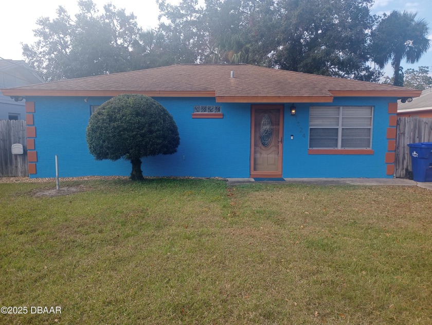 Move in ready cozy 2 bedroom, 1 bath home freshly painted with - Beach Home for sale in Daytona Beach, Florida on Beachhouse.com