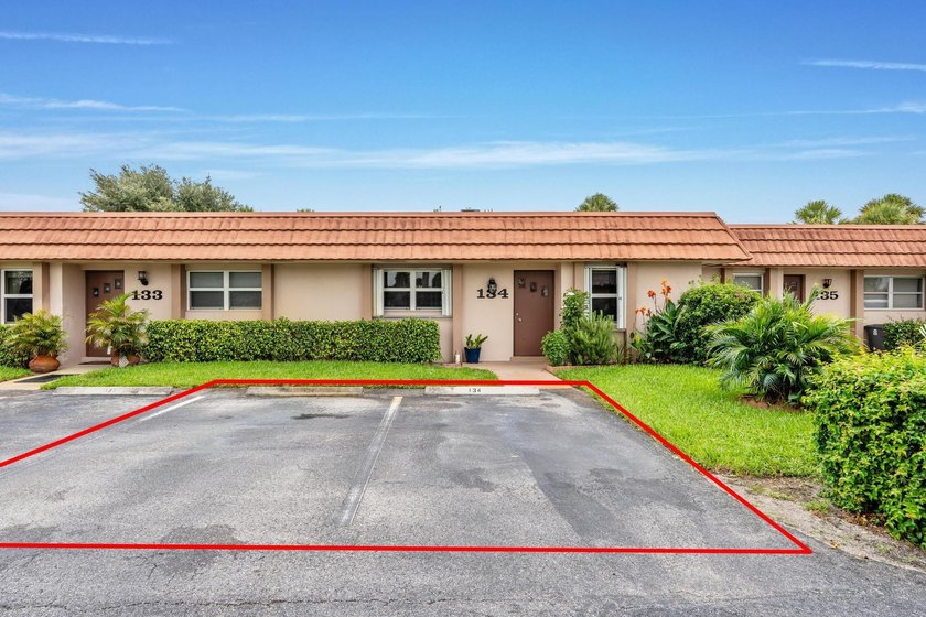 Discover the perfect blend of comfort and convenience in this - Beach Home for sale in West Palm Beach, Florida on Beachhouse.com