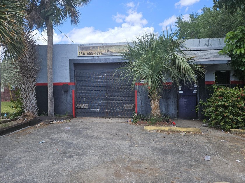Excellent Opportunity! 48 hours highest and best due. This - Beach Commercial for sale in Hallandale Beach, Florida on Beachhouse.com