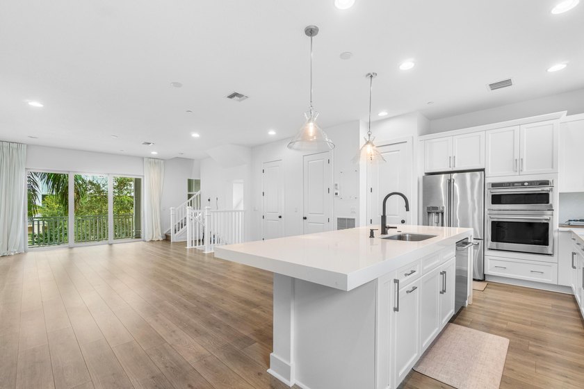 Exceptional 4 bedroom, 3.5 bath townhome covering over 2,250 sf - Beach Townhome/Townhouse for sale in Palm Beach Gardens, Florida on Beachhouse.com