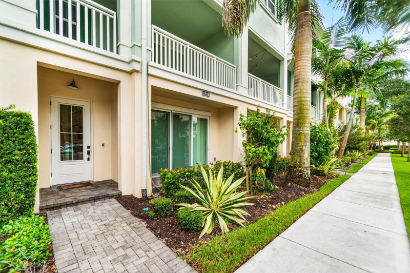 Exceptional 4 bedroom, 3.5 bath townhome covering over 2,250 sf - Beach Townhome/Townhouse for sale in Palm Beach Gardens, Florida on Beachhouse.com
