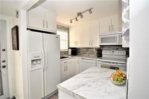 Bright and open 1/1 condo in Phase 3 of Sunrise Lakes community - Beach Condo for sale in Sunrise, Florida on Beachhouse.com