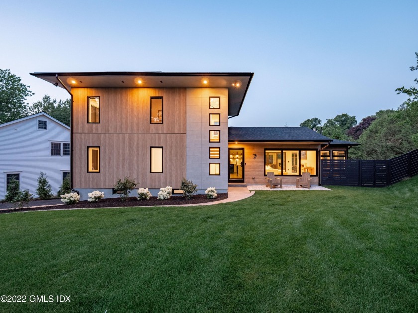 Compo Beach living at it's finest! Sleek and sophisticated - Beach Home for sale in Westport, Connecticut on Beachhouse.com